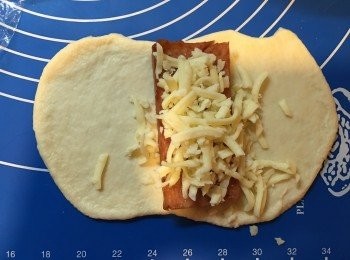 step3: 跟住就包午餐肉同芝士！