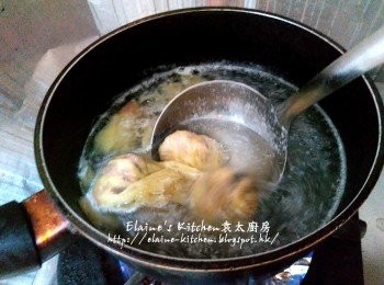 step8: 期間將雲吞放入水中煮至熟透