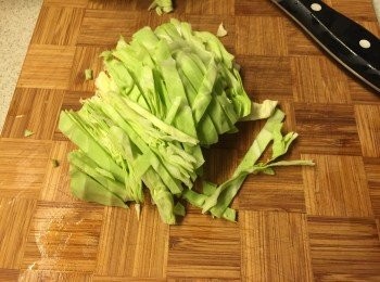 step2: 椰菜切絲