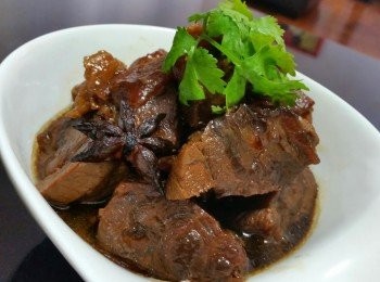 step4: 查看牛𦟌的腍度， 如仍未夠腍則繼續煮 / 焗步驟到理想的腍度.   試味，可用生抽及砂糖作最後調味便完成。