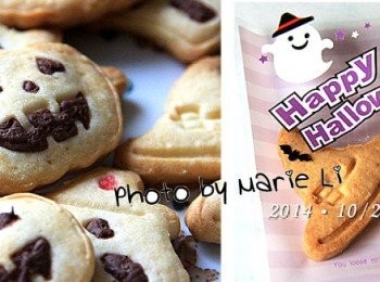 step7: 原本想說一個包裝裡面裝上兩片餅乾就好
哪裡會知道，是餅乾太小還是袋子太大？？？

只好每袋裝三片
然後只好再多追加了兩個麵糰
總共做出了將近四十袋的量來
昨晚讓這個萬聖節餅乾
不小心又搞到兩點才上床~

不過成品真的很Q，很可愛
今天拿到學校給小朋友
孩子臉上的喜悅與期待就是給我的最大回報
很期待啊，因為我全部交給老師
應該是放學時才會發給孩子帶回家吃
因為學校每天都有上午點心、午餐、下午點心
孩子的嘴巴在學校也是挺忙的啊！！！