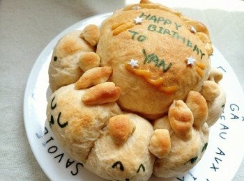 step3: 用190度焗20-25分鐘。造型麵包的話，可待麵包放涼後用食用色素筆加上文字及圖案裝飾。