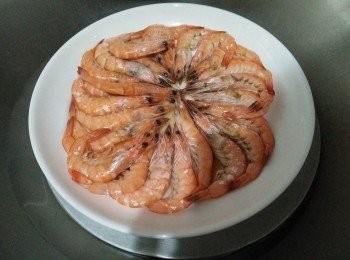 step3: 開鍋後，蝦呈現紅色，表示已經熟透，