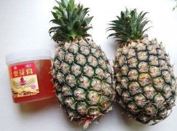 step1: 準備所有材料。鳳梨記得不要挑選過熟(果肉呈透明狀不適合),這樣熬煮出來才會有酸甜的滋味。