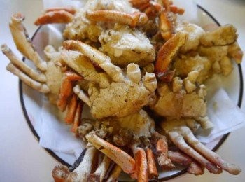 step8: *入剛才的熱鍋油炸。炸熟即可撈起。