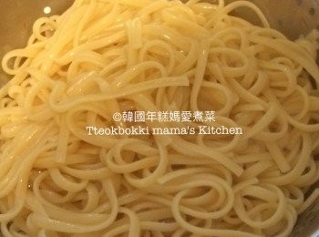 step6: 我將Linguine煮至al dente的口感後將取出待用不用沖冷水。