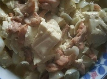 step4: 再把豆腐去煮一下加鹽和蠔油調味,即可上碟