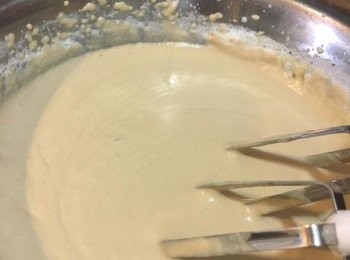 step4: 然後加入百利酒攪勻, 包好放入冰箱先雪約40分鐘