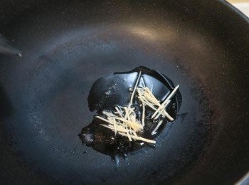 step2: 起鍋爆香薑絲