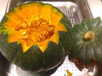 step7: 南瓜需要挖出南瓜籽。