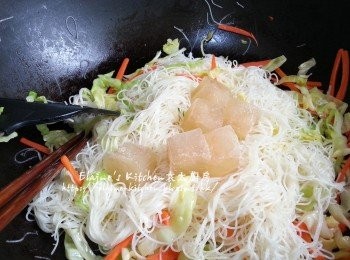 step12: 加入素蔬菜高湯冰煮至溶化 , 待米粉吸收了高湯的味道