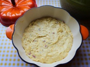 step10: 今天使用南瓜造型鑄鐵鍋~將步驟9均勻倒入放入烤箱