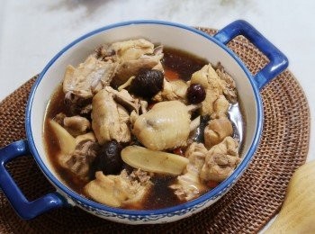 step6: 香醇清甜的黑蒜頭養生雞湯就可上桌品嘗囉~