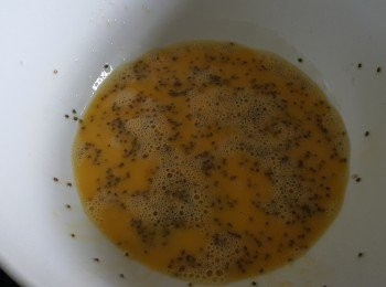 step6: 當椰菜稍為放涼後，便將3種材料放入蛋醬撈好混和
