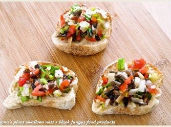 step5: 將步驟4的<span class="group_1">食材</span>拌勻後，用小湯匙逐一擺放在法國麵包切片上即可。