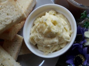 step7: 做好的奶油用小容器裝好