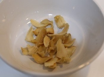 step3: 百合洗淨浸約15分鐘