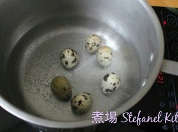 step4: 凍水放鵪鶉蛋，開中火煲15分鐘，熟後去殼備用