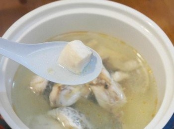 step5: 鱸魚肉吃起來好有彈性，沒有可怕的魚腥味。補中益氣的薑絲鱸魚湯加些許麻油還能補補身 ❤快來一起喝魚湯增加免疫力。