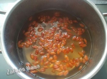 step4: 加入杞子同桂花糖，等冰糖完全溶掉，再滾起熄火