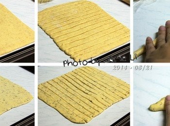 step5: 把麵糰擀開成有點厚度的方形
切成數個等寬的長條狀
然後一一地把麵條搓成棍棒狀

另一個口味的麵糰也用相同的方式
全都搓成長條棍棒