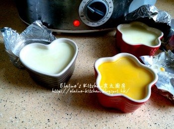 step10: 逐一將燉蛋白及燉蛋放入蒸鍋內蒸15分鐘 , 熄火再焗10分鐘即可
