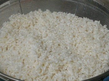 step4: 把糯米篩瀝水份備用。