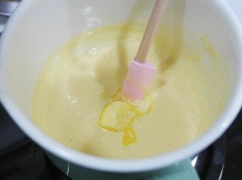 step11: 步驟10的麵糊再度倒入鍋中~中小火煮至濃稠狀關火!!加入奶油混合!!!