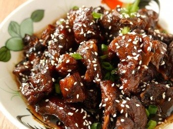 step10: 灑上白芝麻和蔥花作裝飾即成。