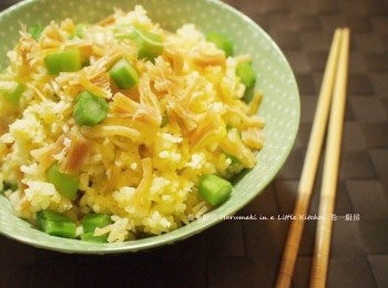 step1: 乾瑤柱預先一晚浸軟, 起鍋前把瑤柱撕絲