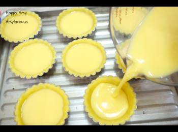 step10: 醬蛋液注入撻模中，約9成滿。