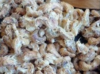 step5: 繼續小火翻炒，讓熱的腰果將糖全部融化