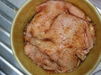 step2: 將以上的汁料塗上<a href="https://bit.ly/2ZxapeY" target="_blank" data-keyword="雞扒" class="guide-link"><strong>雞扒</strong></a> <span style="display:inline-block;vertical-align:middle;margin-top:-3px;color:initial;border-radius:3px;padding:2px 3px;font-size:12px;line-height:14px;background:#87d300;color:#fff;">即買</span> 上, 要底面都塗喔!! 
** 我醃咗 3 小時 **