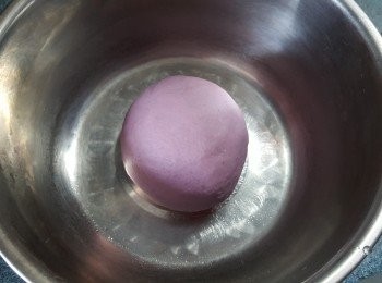 step4: 將搓滑的粉糰用乾布蓋面,待麵糰休息30分鐘