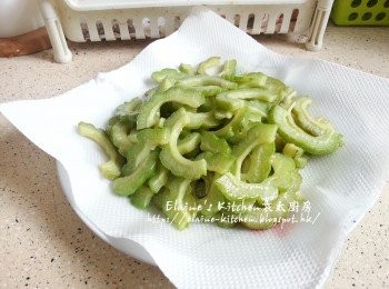 step4: 盛起放在廚紙上吸取油份