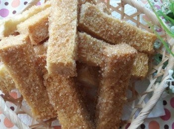 step7: 放入已預熱的烤中 , 烤30分鐘或是麵包條變硬即可