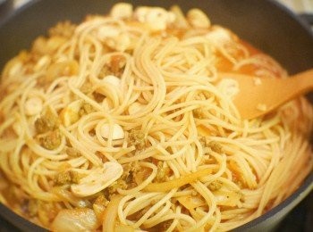 step6: 加入意粉拌炒至收汁