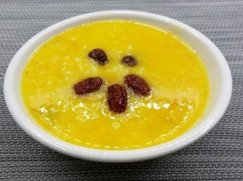 step1: 南瓜米冰糖一齊 放入電飯煲內煮， 端上桌前作 紅棗作為裝飾。