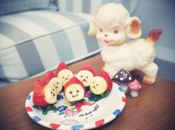 step10: 很簡單很有趣的蘋果肌草莓完成啦:) 是不是很好笑!!!