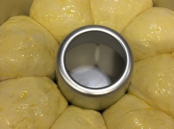 step7: 在搽蛋汁時，要預熱焗爐至170度。