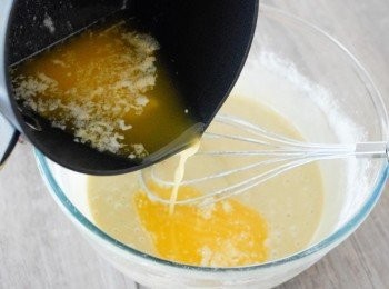 step3: 最後加入溶化牛油徹底拌勻（牛油溶化後要待涼才用）