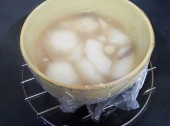 step5: 隔水燉30分鐘即成。