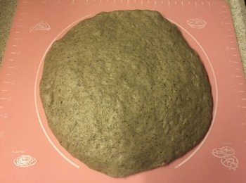 step3: 取出麵團, 壓平排氣