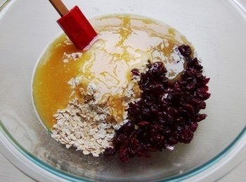 step5: 加入稍冷卻的奶油蜂蜜醬汁