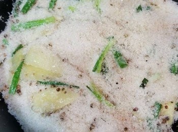 step4: 薑蔥胡椒回國再炒，香味十足呀!