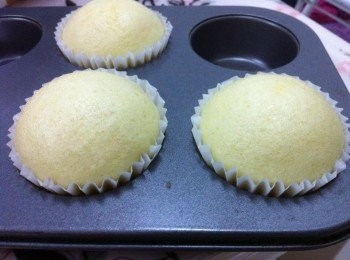 step4: 把麵糊送進蒸爐，把鍋蓋蓋起來大火蒸15分鐘左右即可。