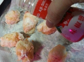 step7: 取出襯熱底面兩邊灑上味椒鹽即可