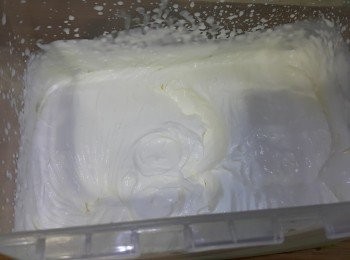 step7: 淡忌廉用機打至溶雪糕狀