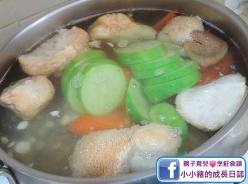 step5: 待滾起後，加入所有材料~