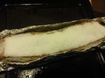 step5: 之後調至高溫烤烘功能 (Broil), 焗爐溫度調高至220C/430F, 放最上层焗約5分鐘至豬皮面爆開 / 起泡 (於烘烤途中如發現有燒焦部份, 可用錫紙遮蓋燒焦部份後繼續烘烤)
取出放涼一會後切件即可